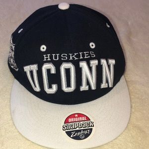 New! UCONN Huskies Hat